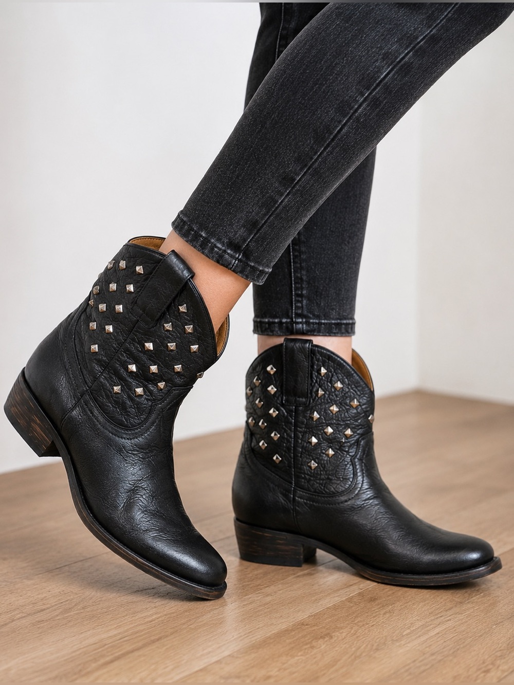 Miz Mooz Chavita Black Studded Leather Western Ankle Boots Women’s Size 11